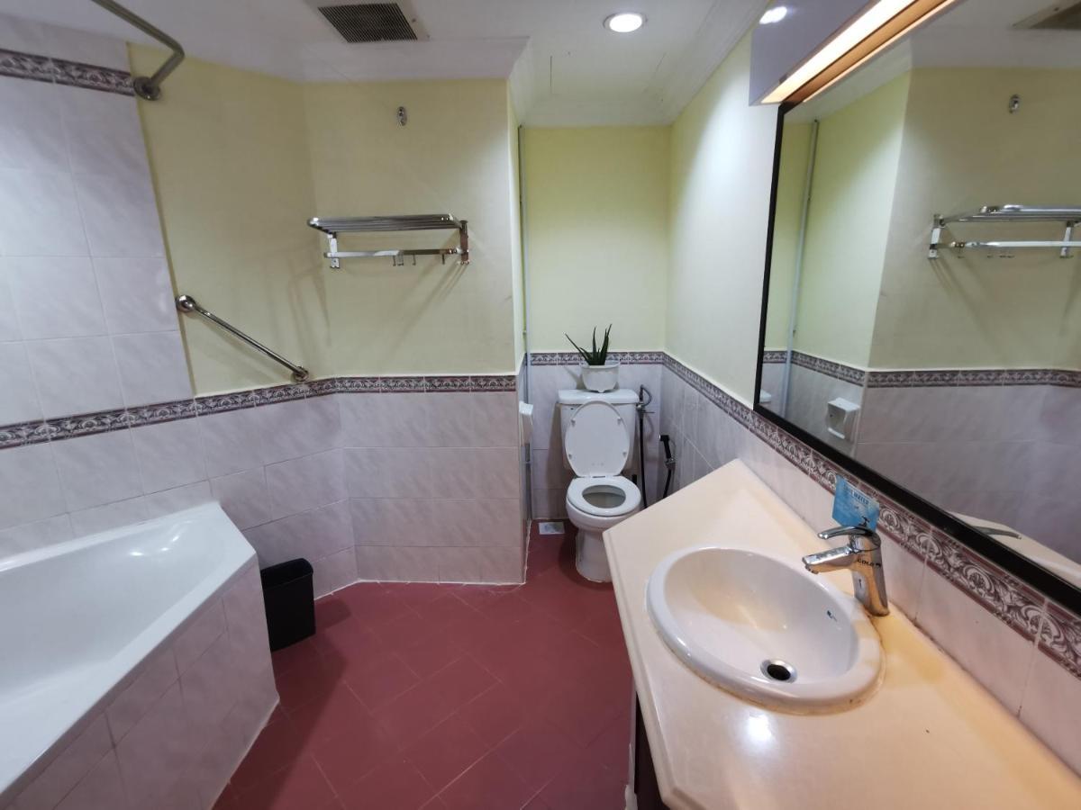 Lotus Desaru Beach Resort, 2 Bdrms, W/Splash Park Bandar Penawar Exterior foto
