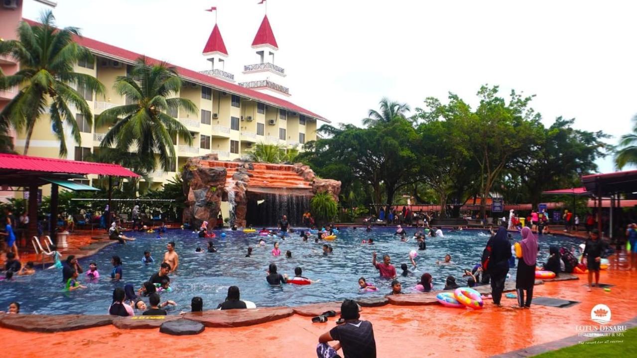 Lotus Desaru Beach Resort, 2 Bdrms, W/Splash Park Bandar Penawar Exterior foto